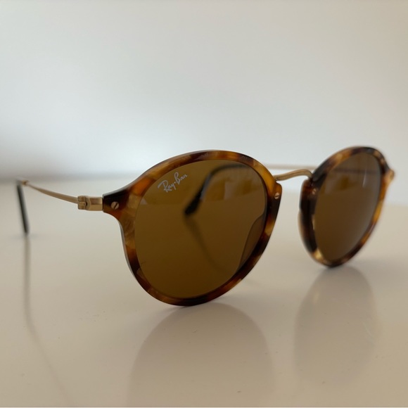 Ray Ban Round Fleck Sunglasses - Picture 4 of 6